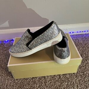 MICHAEL Michael Kors Gray Kids Slip-On Sneakers